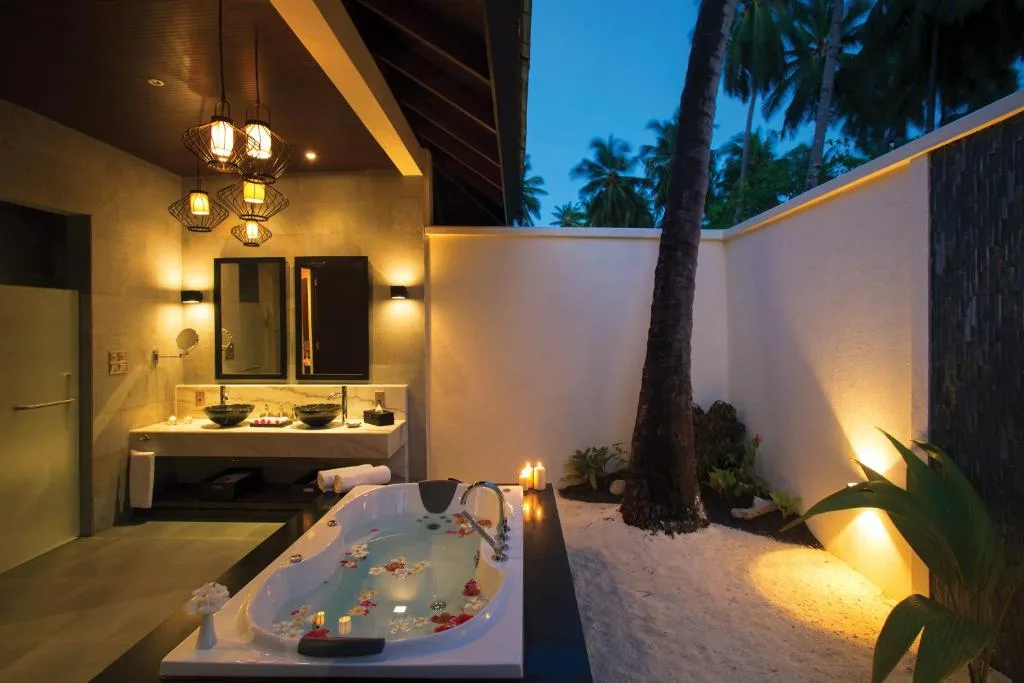 Atmosphere Kanifushi: another view