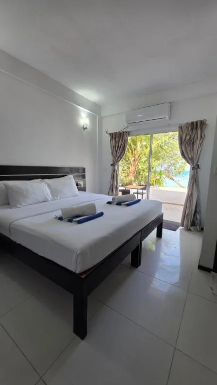 Beach Villa Maldives: another view