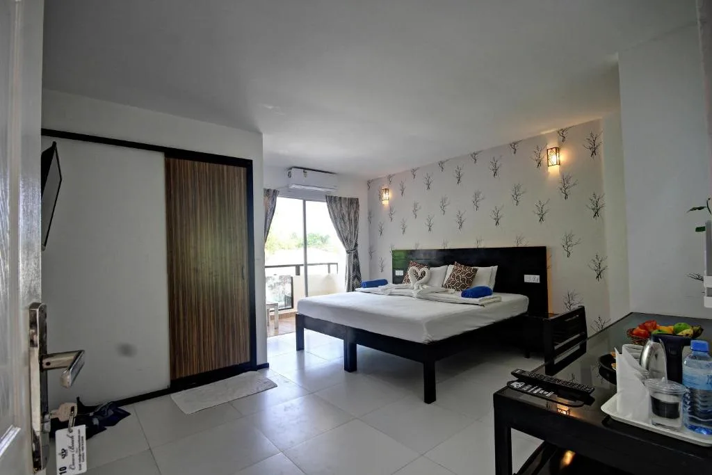 Beach Villa Maldives: another view