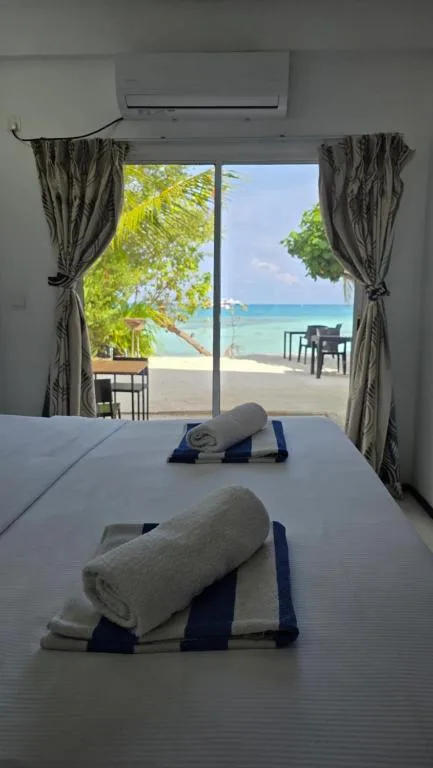 Beach Villa Maldives: another view