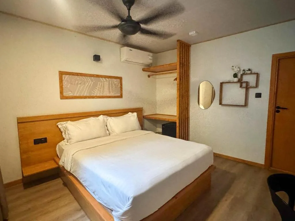 Coral Sands Dhiffushi: another view