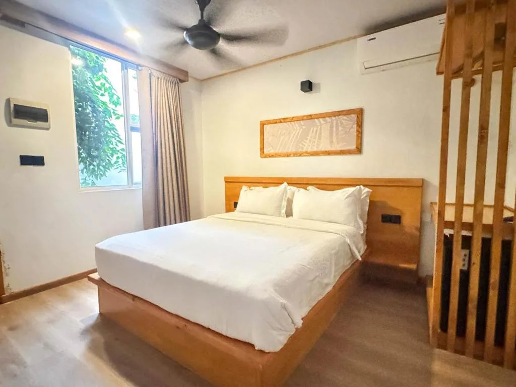 Coral Sands Dhiffushi: another view