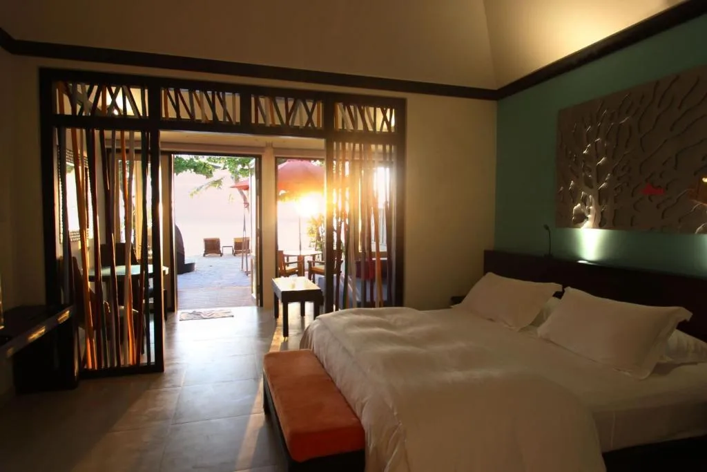 Dhawa Ihuru: another view