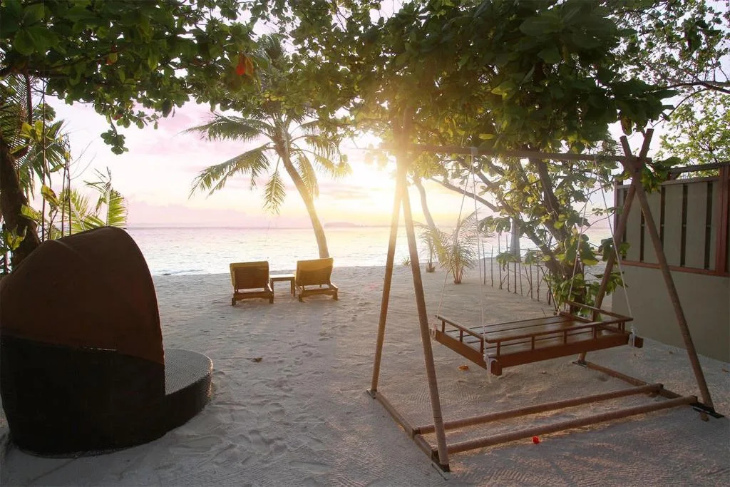 Dhawa Ihuru: another view