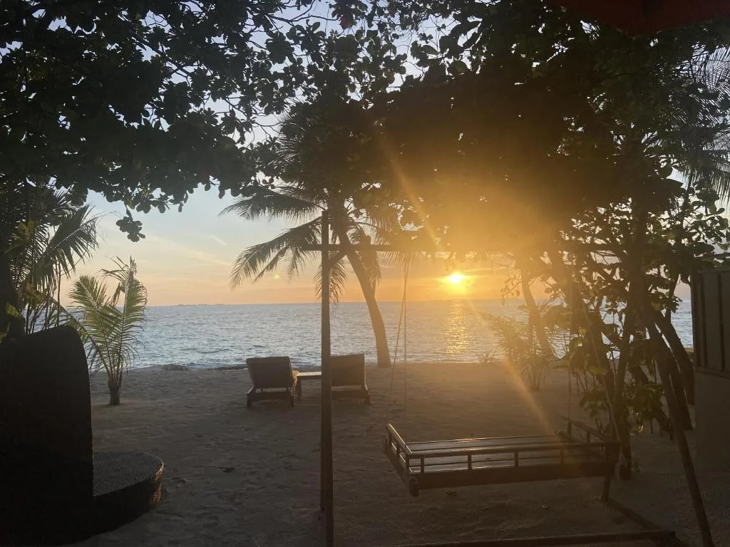 Dhawa Ihuru: another view