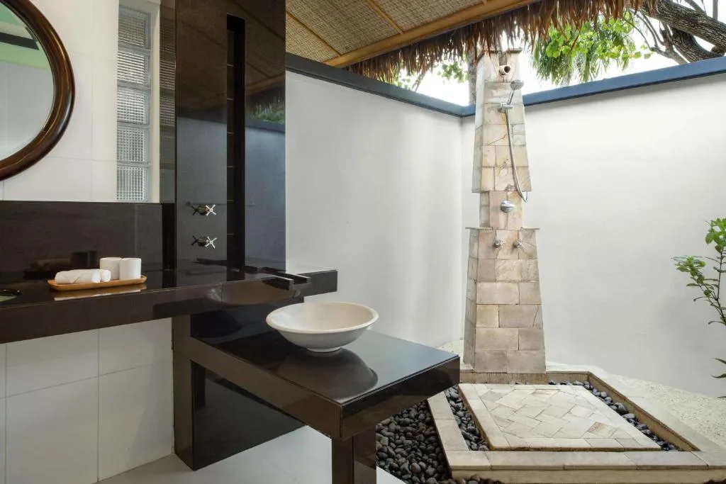 Dhawa Ihuru: another view