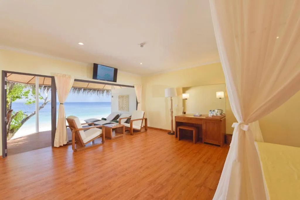 Dreamland Maldives Resort: another view