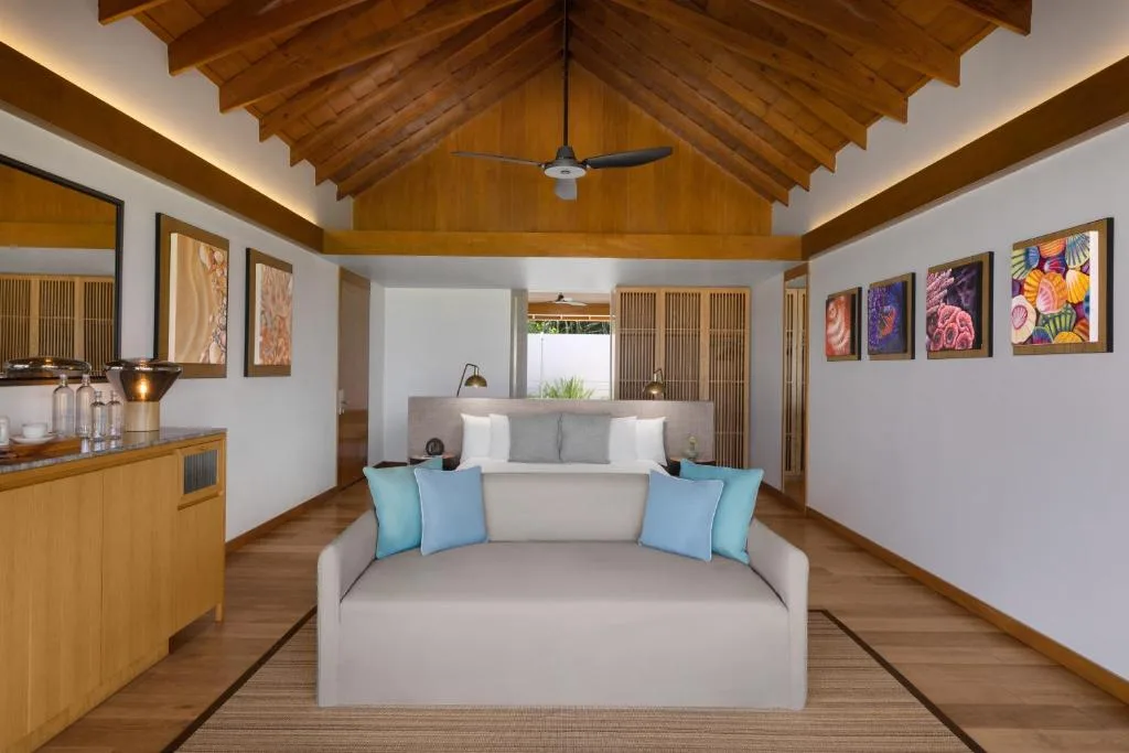 Emerald Faarufushi Resort & Spa: another view