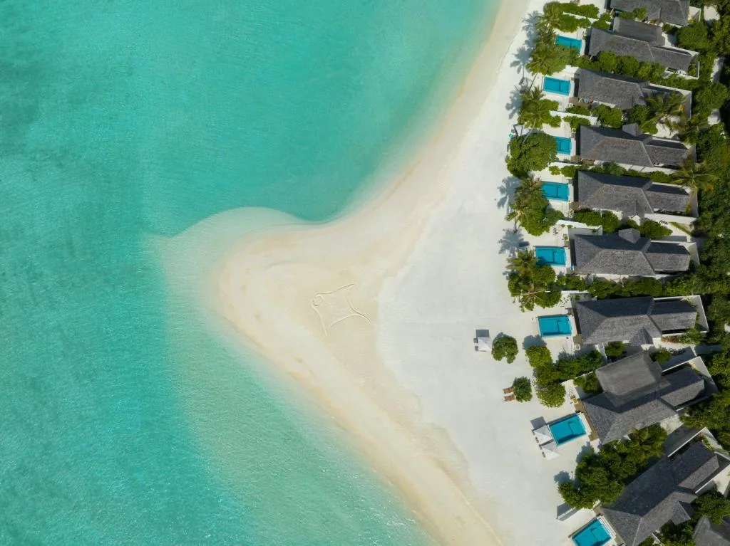 Emerald Faarufushi Resort & Spa: another view