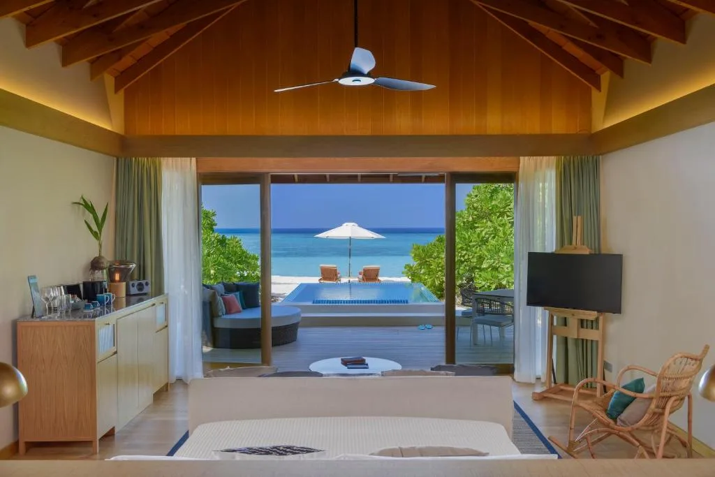 Emerald Faarufushi Resort & Spa: another view