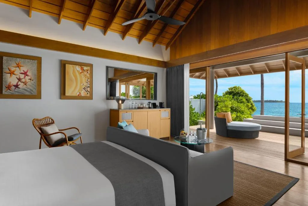 Emerald Faarufushi Resort & Spa: another view