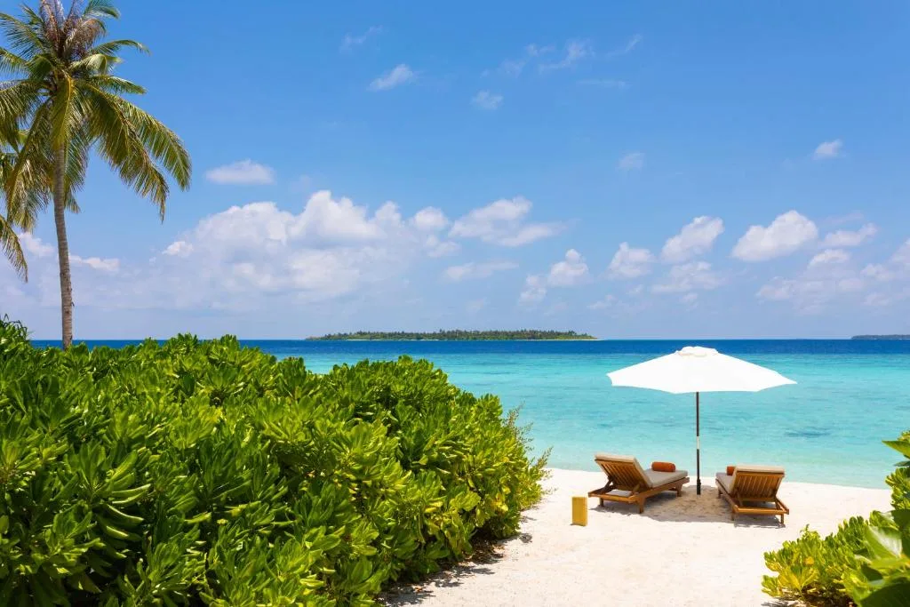 Emerald Faarufushi Resort & Spa: another view