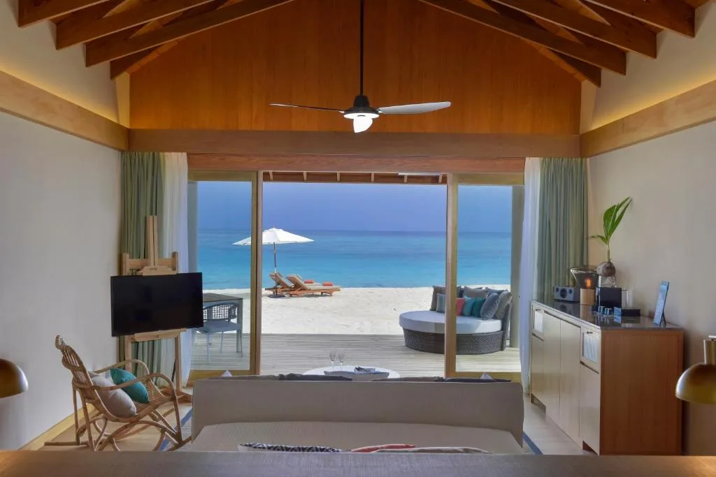Emerald Faarufushi Resort & Spa: another view