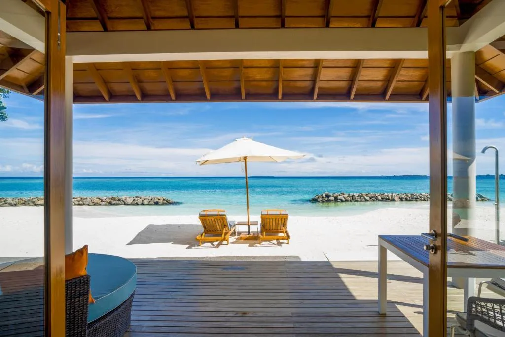 Emerald Faarufushi Resort & Spa: another view