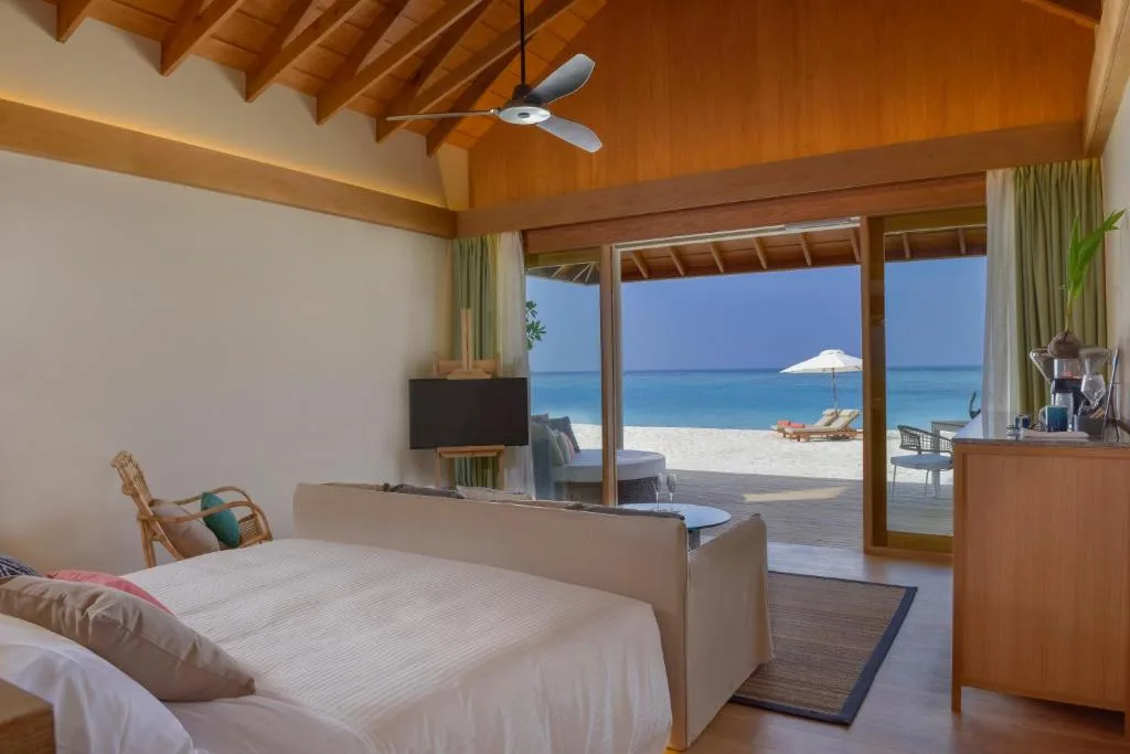 Emerald Faarufushi Resort & Spa: another view