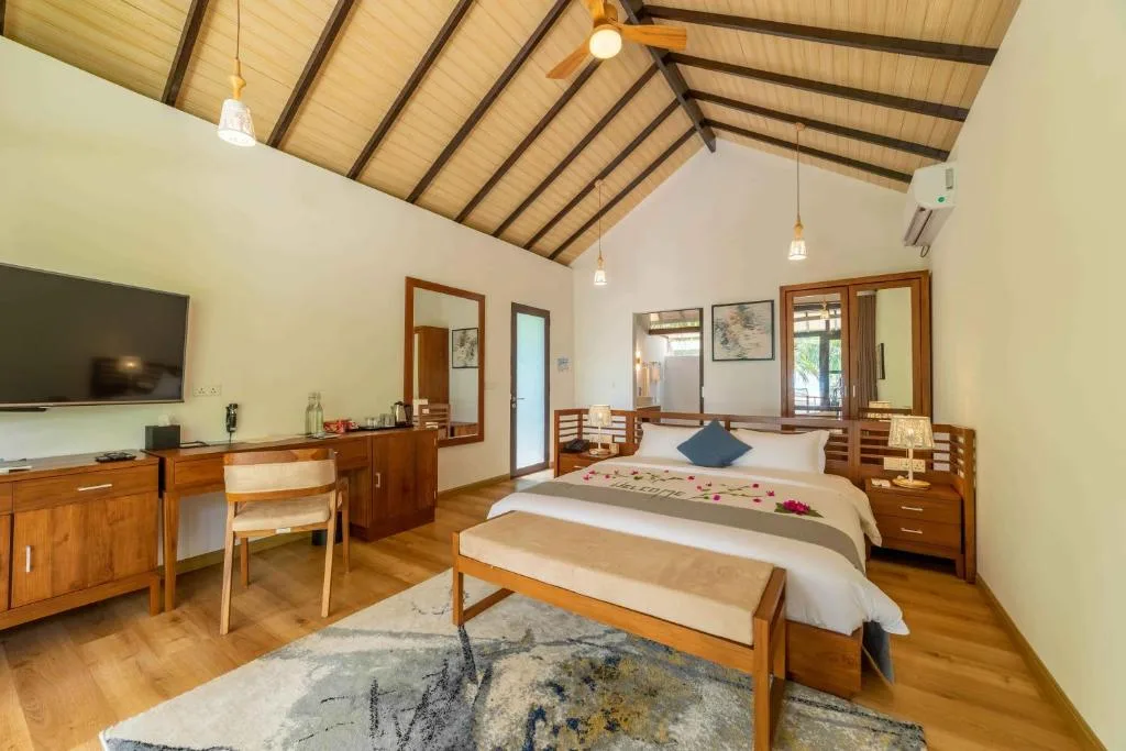Fiyavalhu Resort Maldives: another view