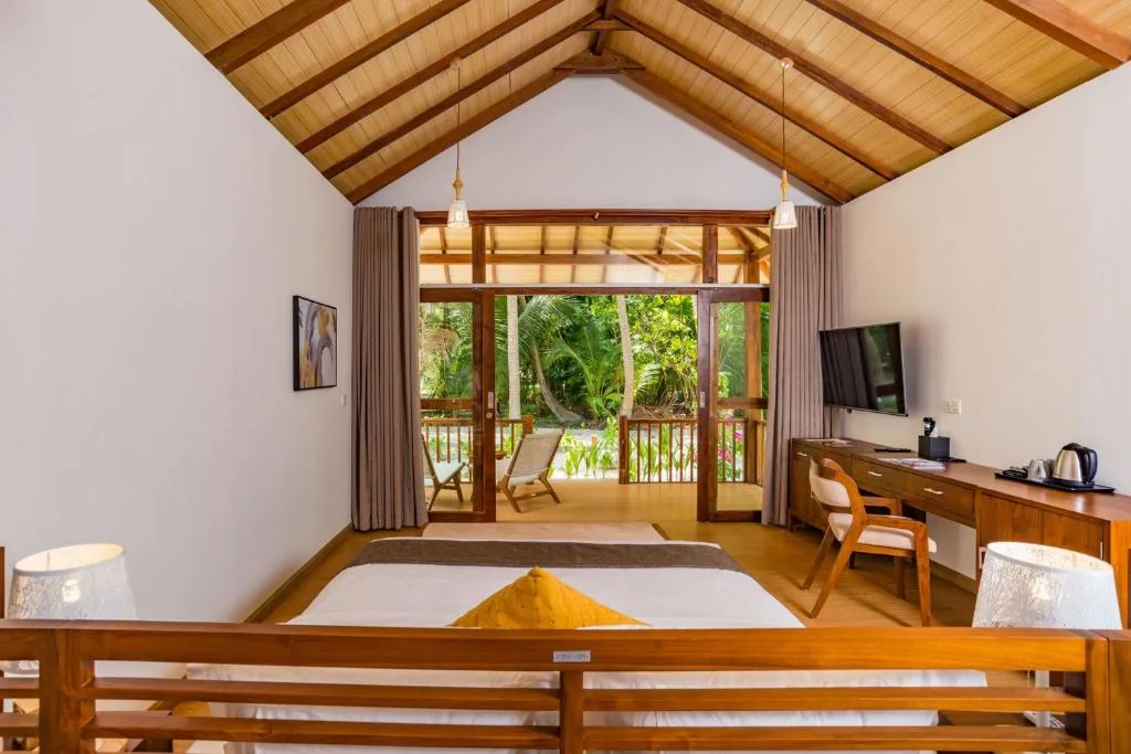 Fiyavalhu Resort Maldives: another view