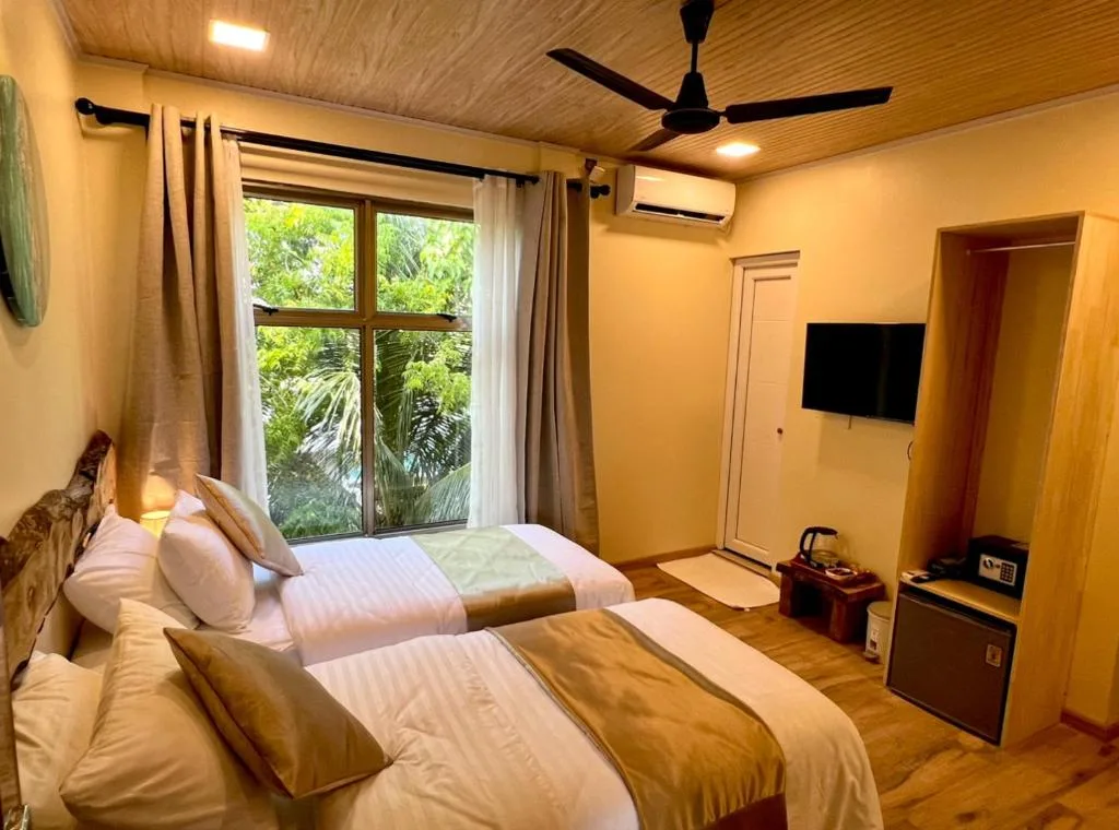 Holiday Home Dhiffushi: another view
