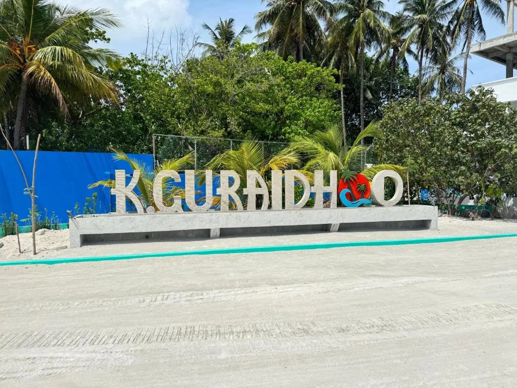 Ithaa Beach: another view