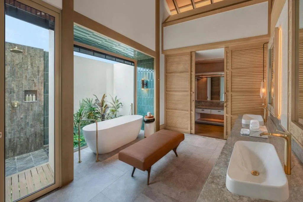 JW Marriott Maldives Kaafu Atoll Island Resort: another view