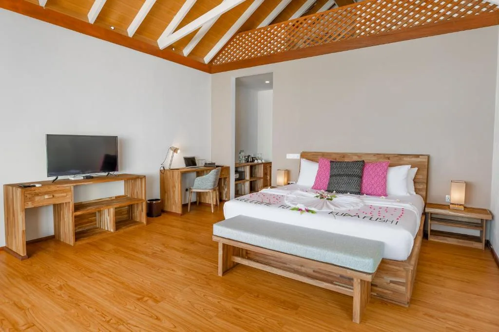 Kudafushi Resort & Spa: another view