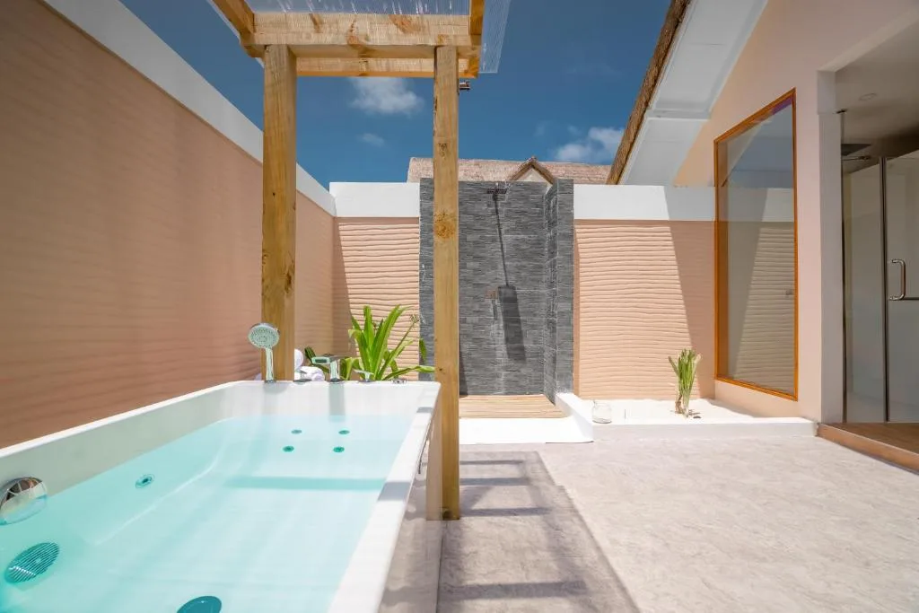 Kudafushi Resort & Spa: another view