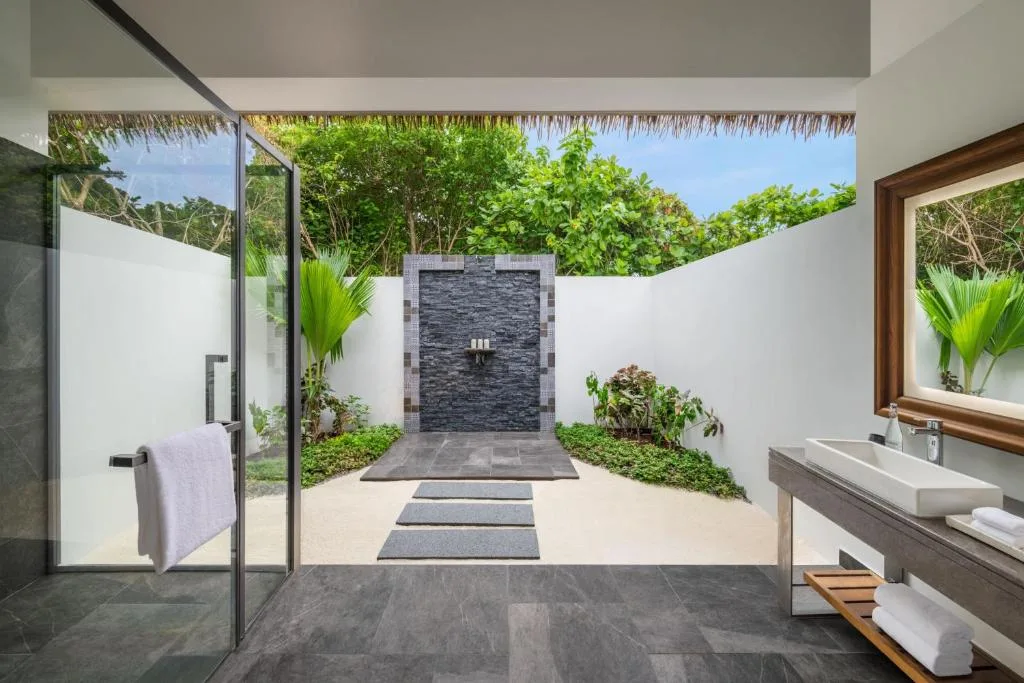 Le Meridien Maldives Resort & Spa: another view