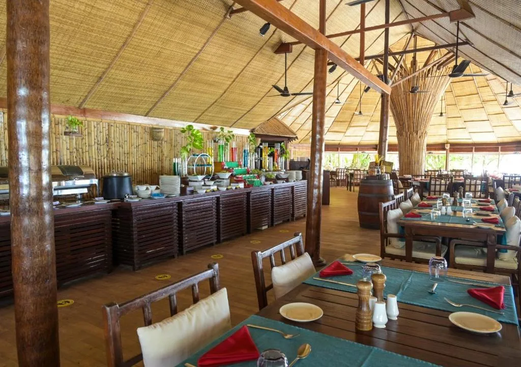 Makunudu Island: another view