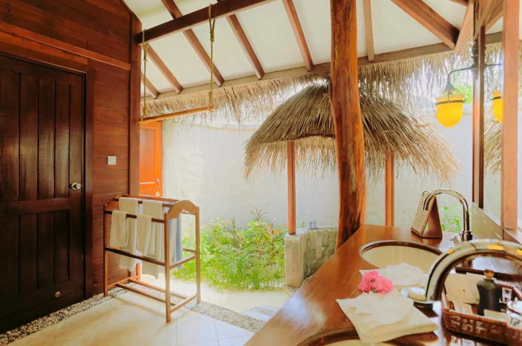 Medhufushi Island Resort: another view
