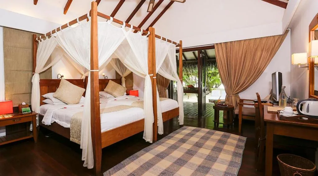 Medhufushi Island Resort: another view