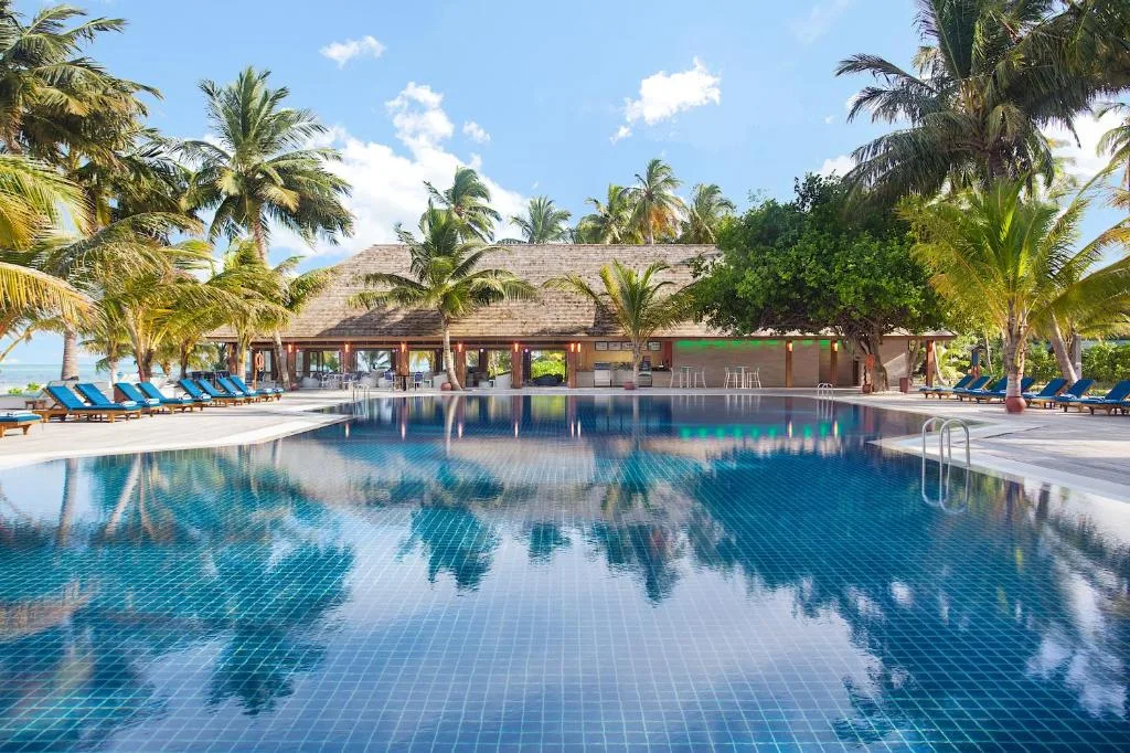 Meeru Maldives Resort Island: another view