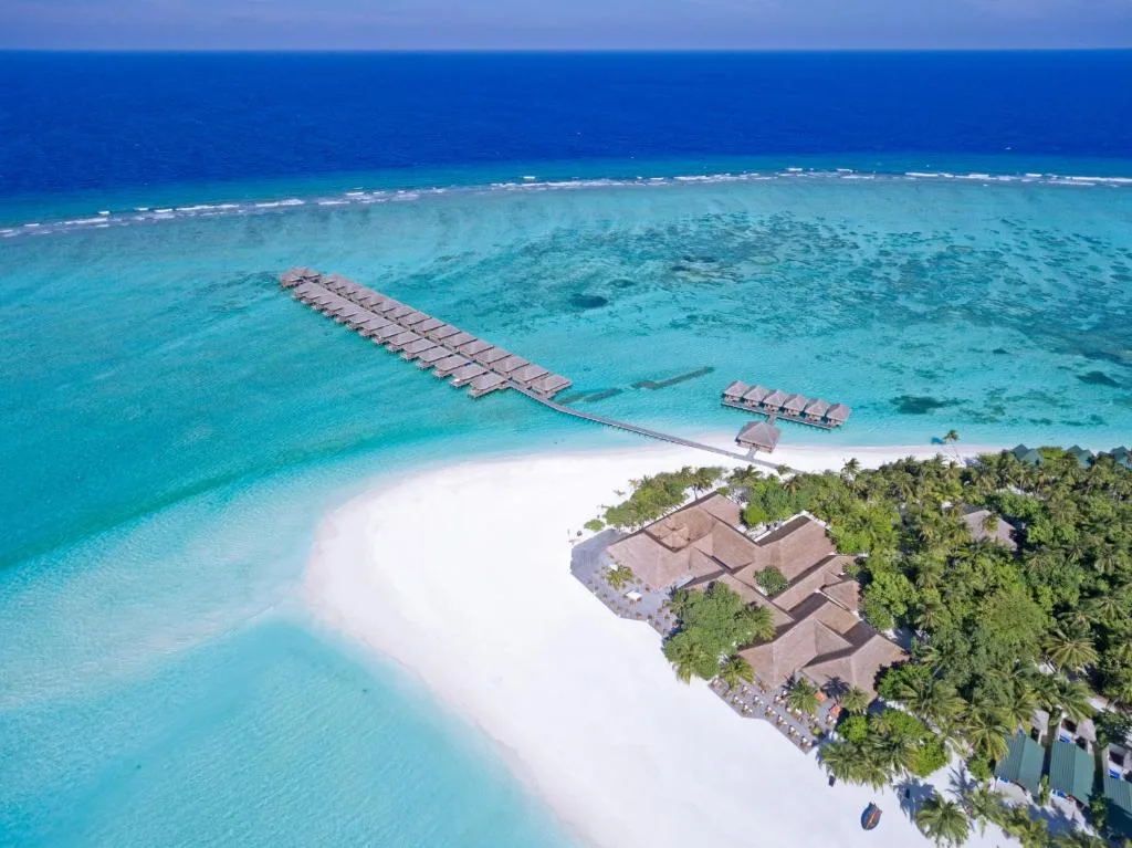 Meeru Maldives Resort Island: another view