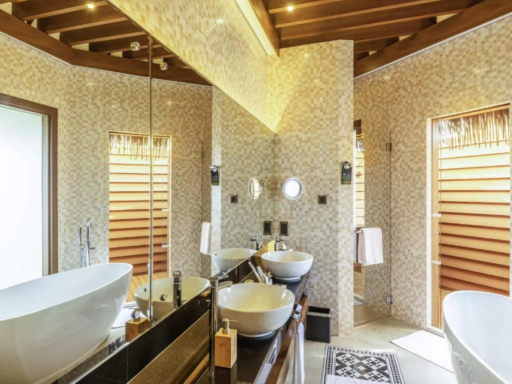 Mercure Maldives Kooddoo: another view
