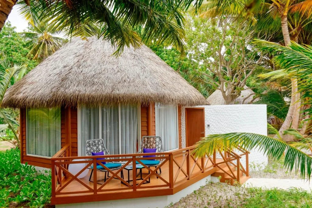Mercure Maldives Kooddoo: another view