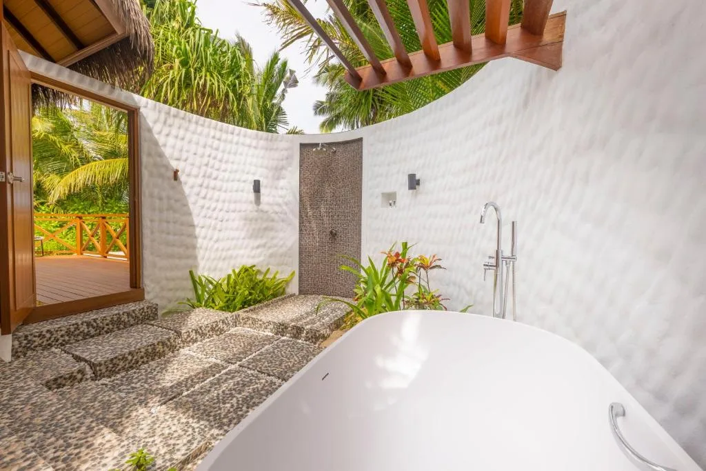 Mercure Maldives Kooddoo: another view