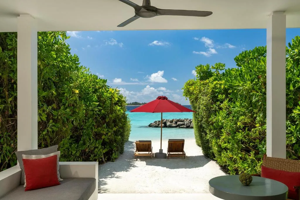 Niva Dhigali Maldives: another view
