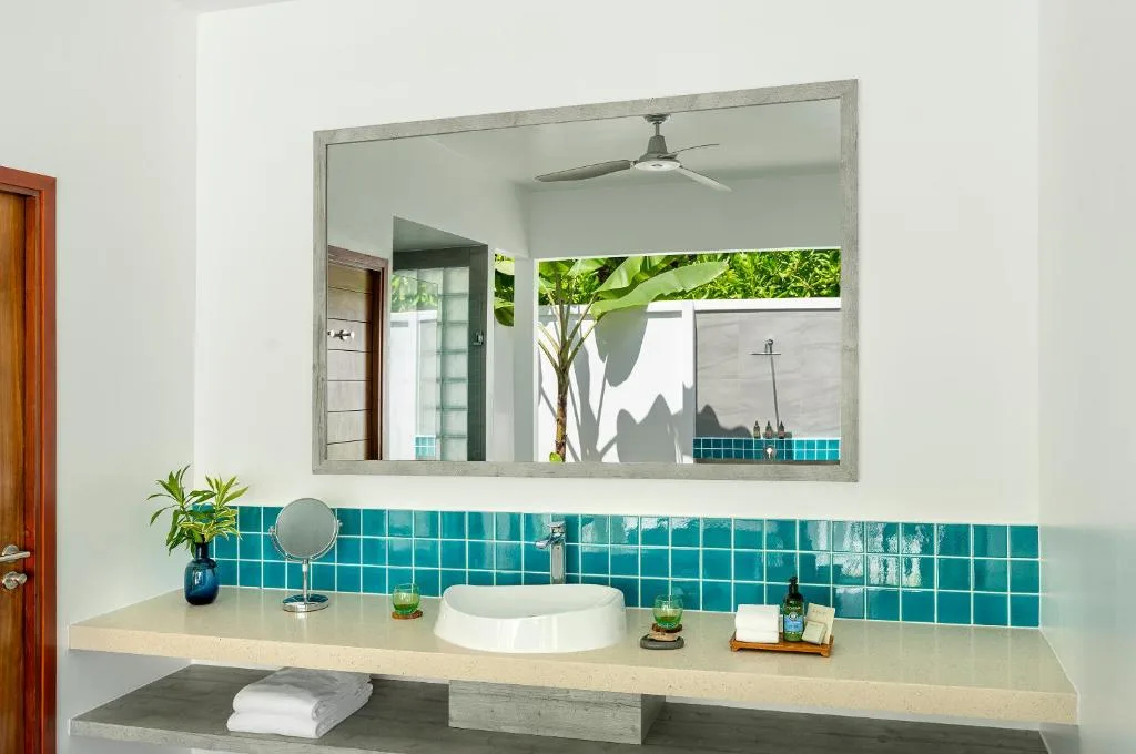 Niva Dhigali Maldives: another view