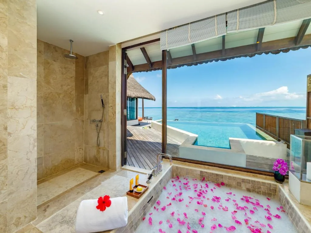 OZEN RESERVE BOLIFUSHI: another view