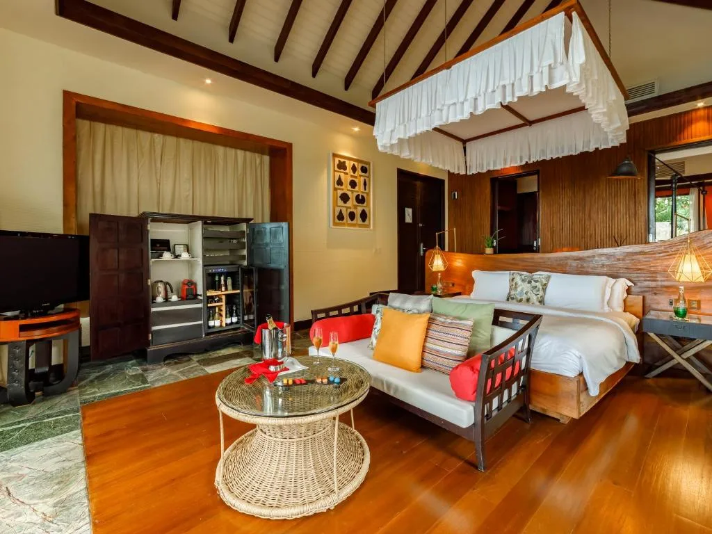 OZEN RESERVE BOLIFUSHI: another view