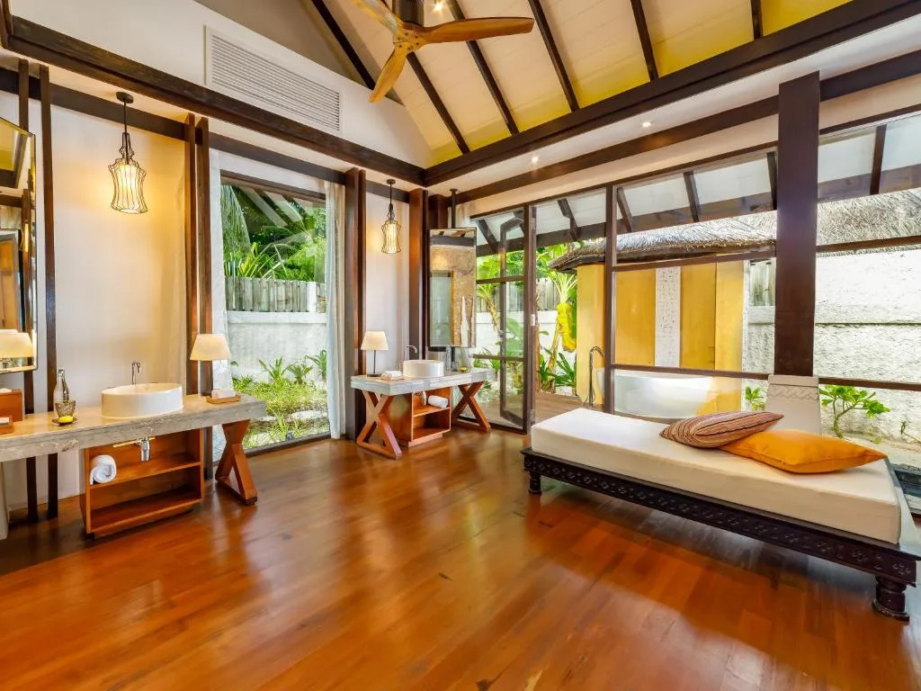 OZEN RESERVE BOLIFUSHI: another view