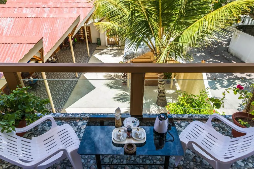 Relax Residence Thoddoo Maldives: another view