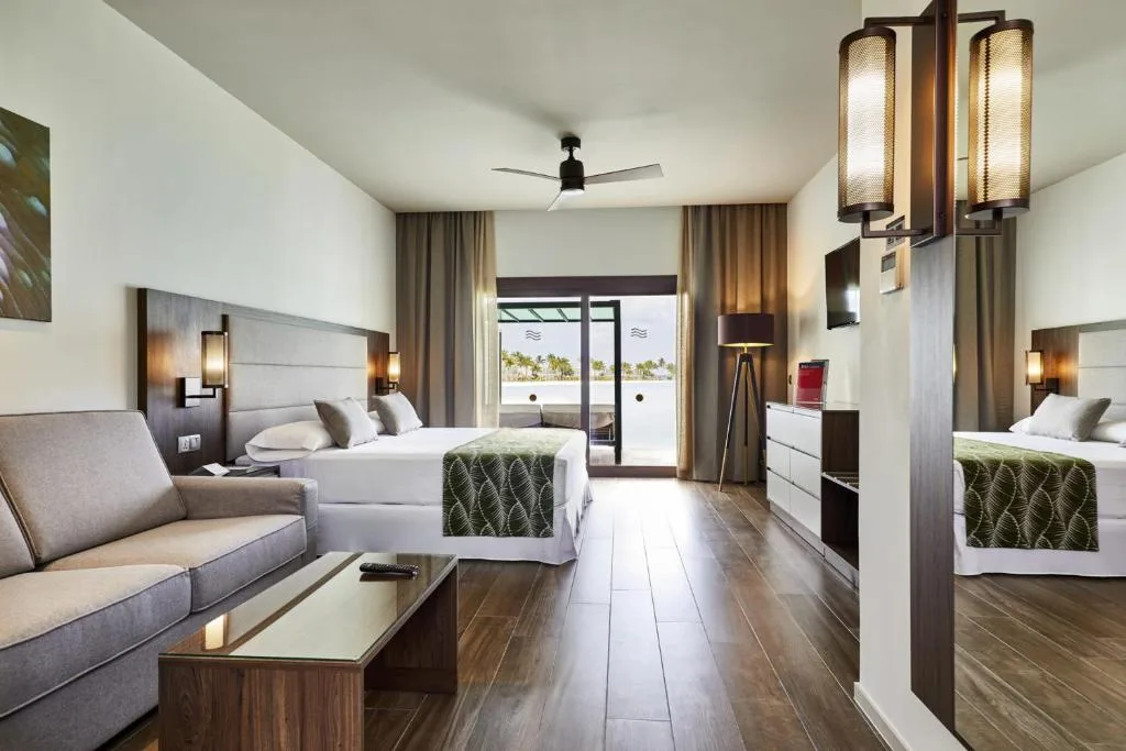 Riu Atoll: another view