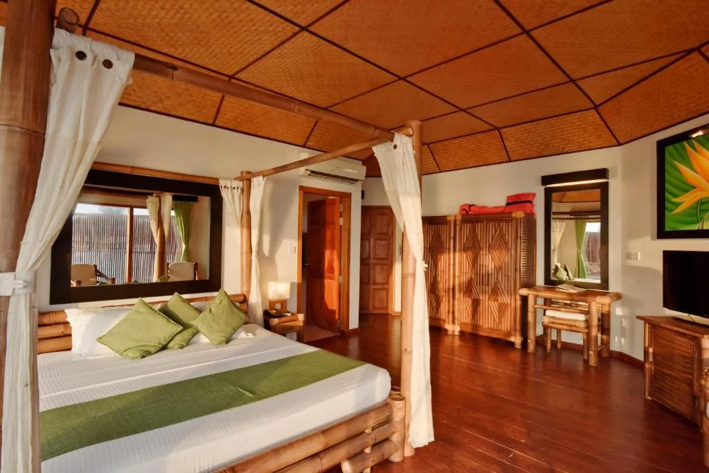 Safari Island Resort & Spa Maldives: another view