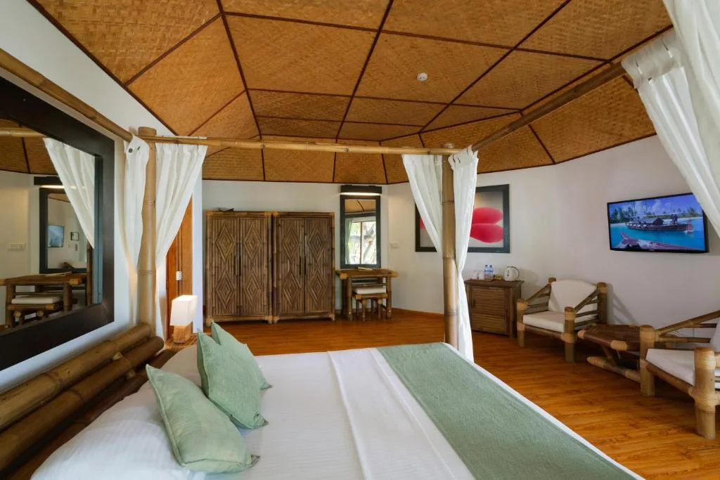 Safari Island Resort & Spa Maldives: another view