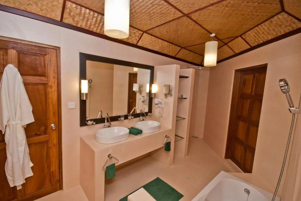 Safari Island Resort & Spa Maldives: another view