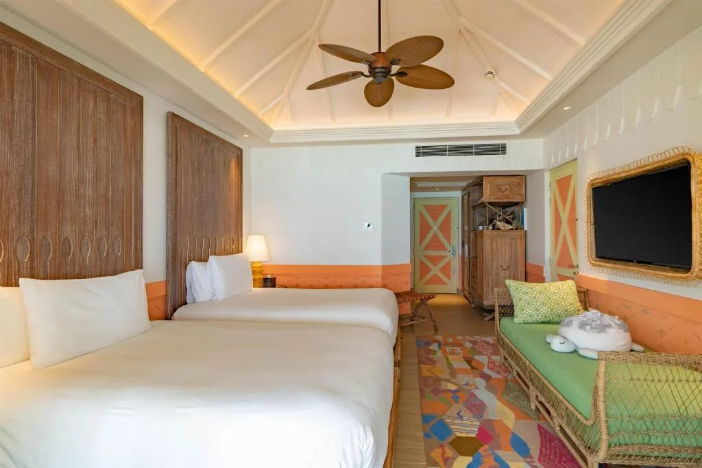SAii Lagoon Maldives, Curio Collection By Hilton: another view