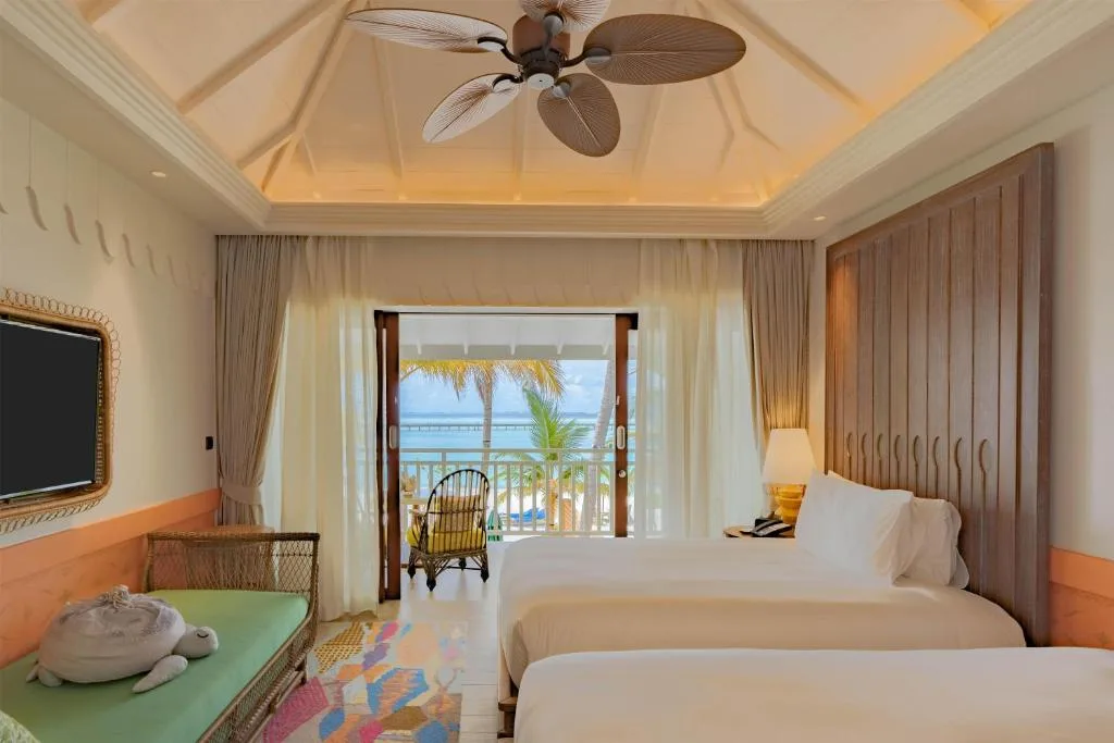 SAii Lagoon Maldives, Curio Collection By Hilton: another view