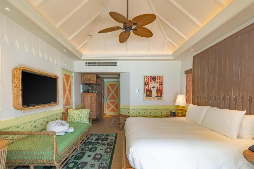 SAii Lagoon Maldives, Curio Collection By Hilton: another view