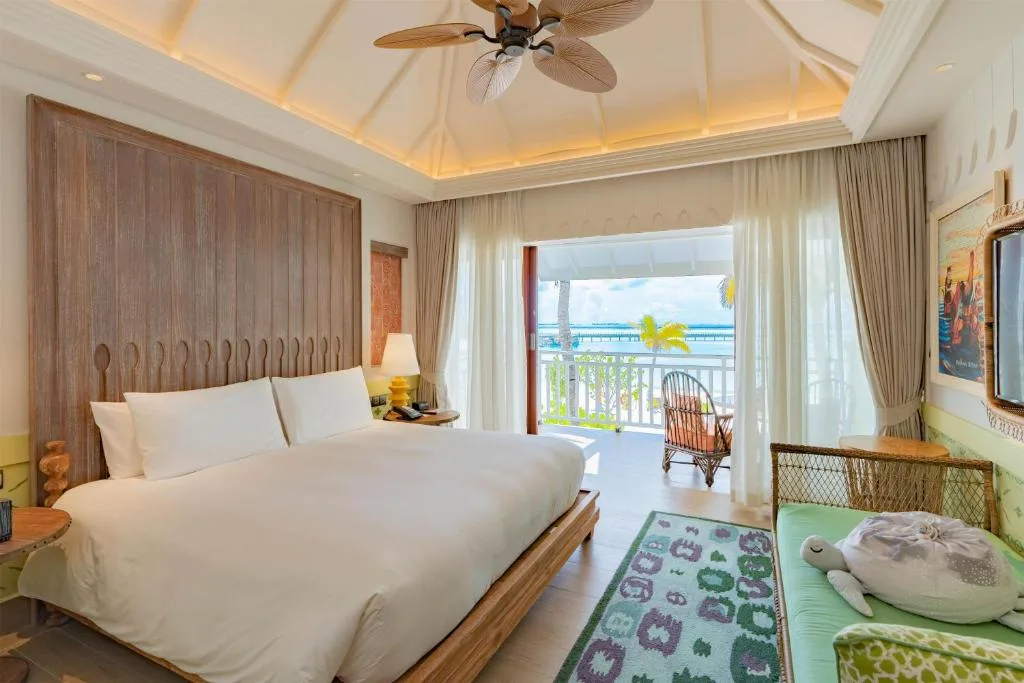 SAii Lagoon Maldives, Curio Collection By Hilton: another view