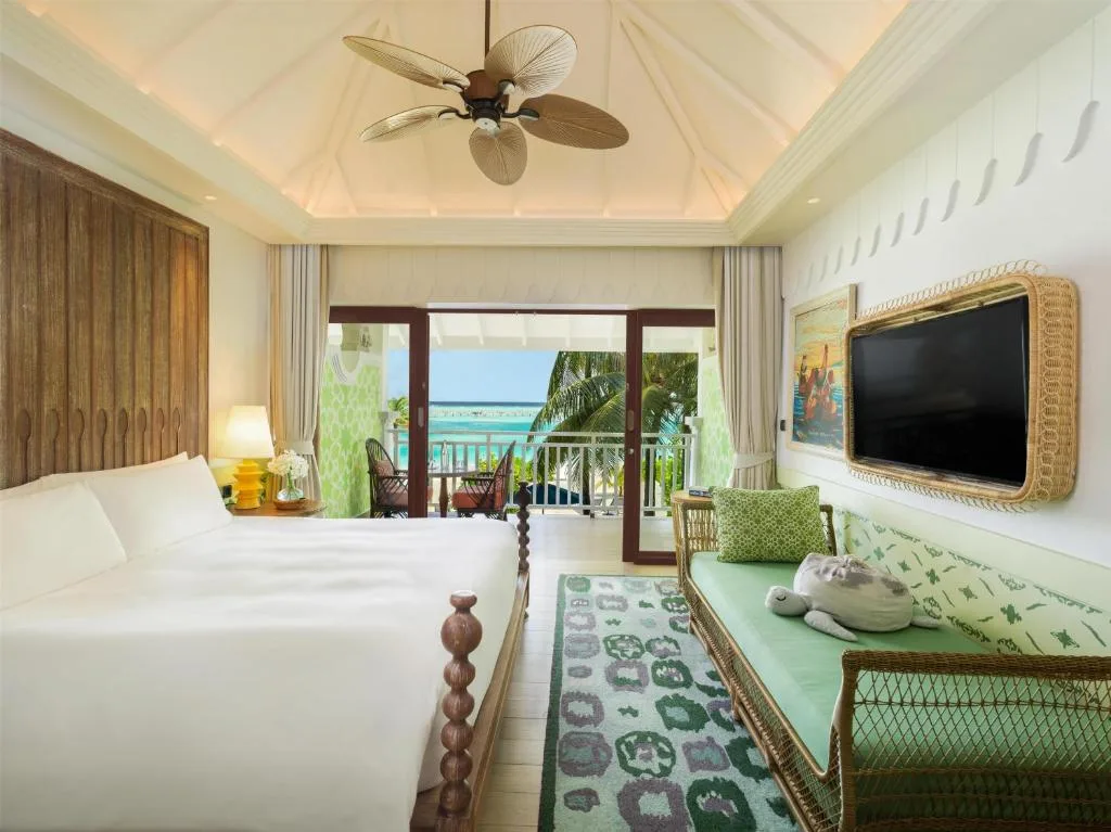 SAii Lagoon Maldives, Curio Collection By Hilton: another view